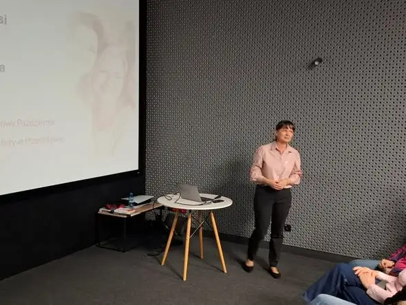 Różowy Październik w Przechlewie: spotkanie z psychoonkolożką o profilaktyce raka piersi