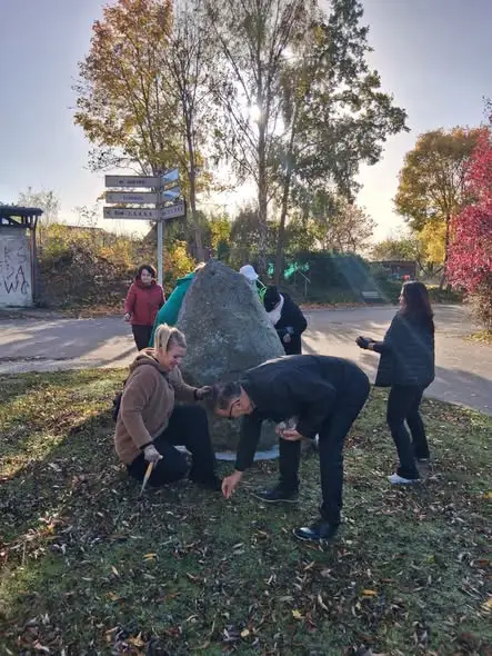 OSiR Przechlewo sadzi krokusy w ramach akcji „Sabat Szefowych dla czystego powietrza”