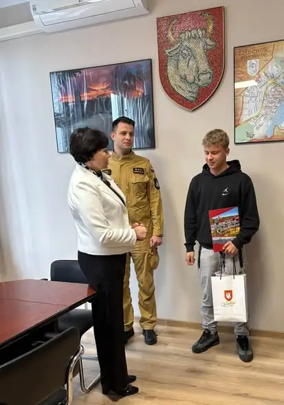 Uczeń Zespołu Szkół Sportowych w Słupcy nagrodzony za uratowanie domów przed pożarem